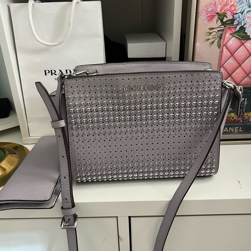 Michael Kors Gray Studded Shoulder Bag & Wallet Bundle Set - Picture 4 of 4